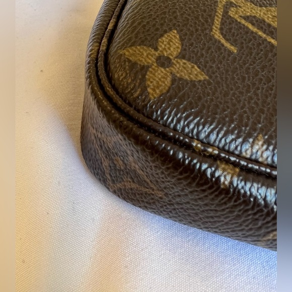 Authentic Louis Vuitton Monogram Mini Pochette - Picture 6 of 9